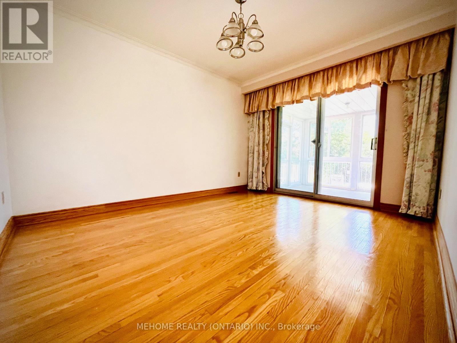 Photo 8 of Upper 2 Corton Gate, Toronto ON