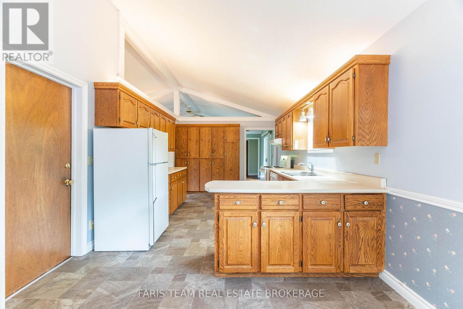 Photo 10 of 53 Maple Drive, Orillia ON