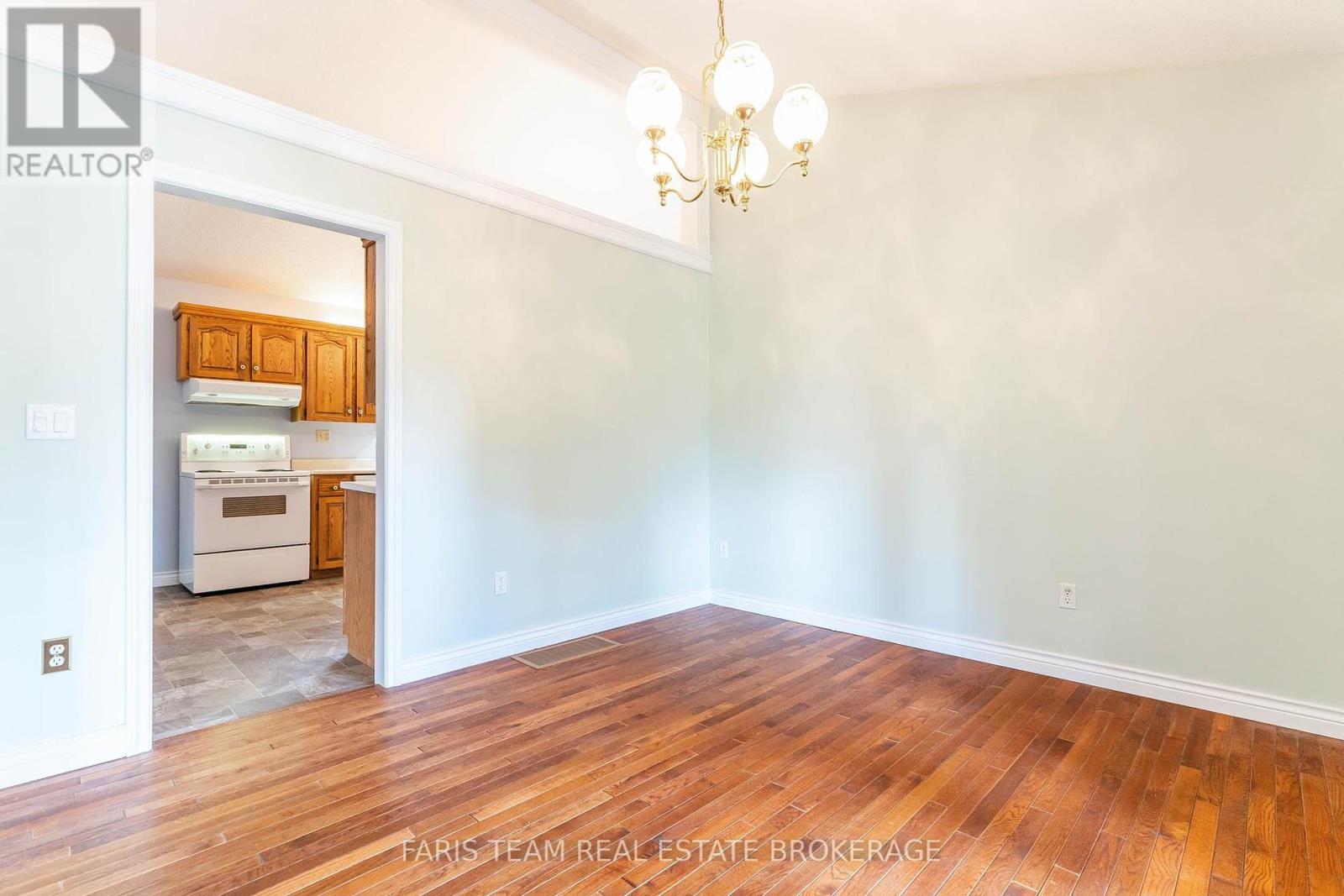 Photo 14 of 53 Maple Drive, Orillia ON