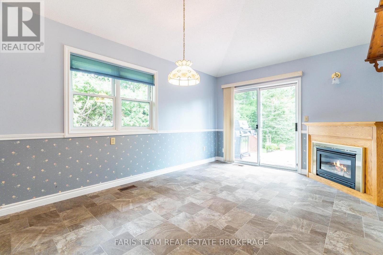 Photo 11 of 53 Maple Drive, Orillia ON