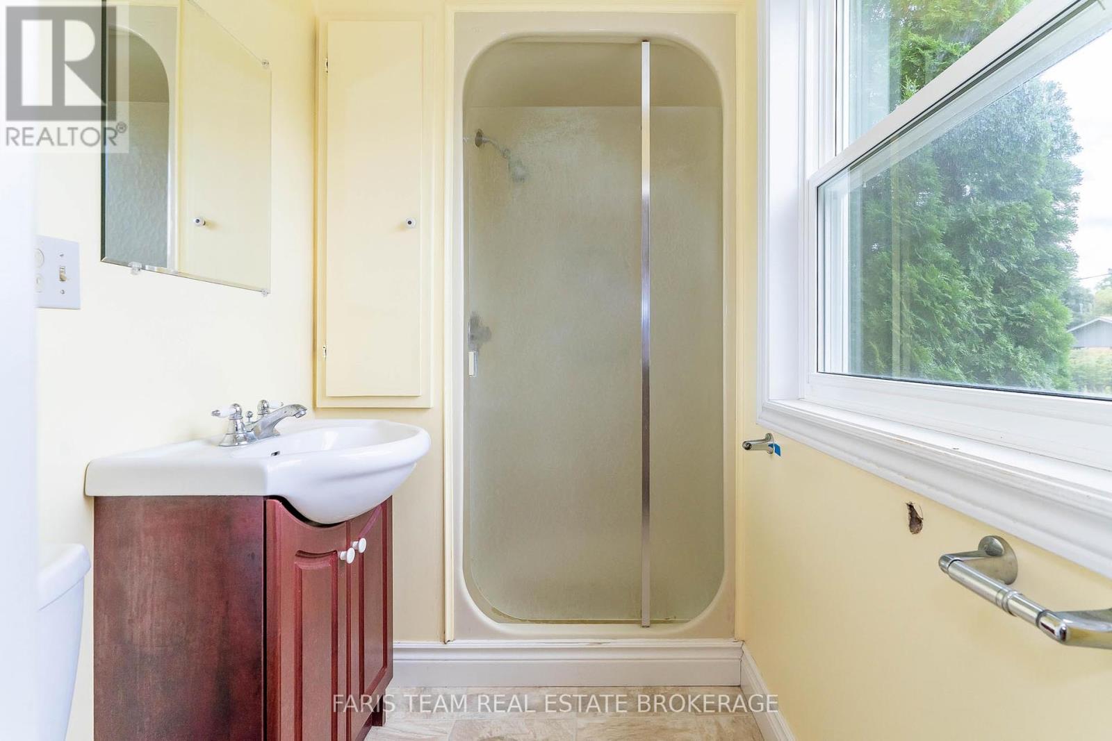 Photo 23 of 53 Maple Drive, Orillia ON