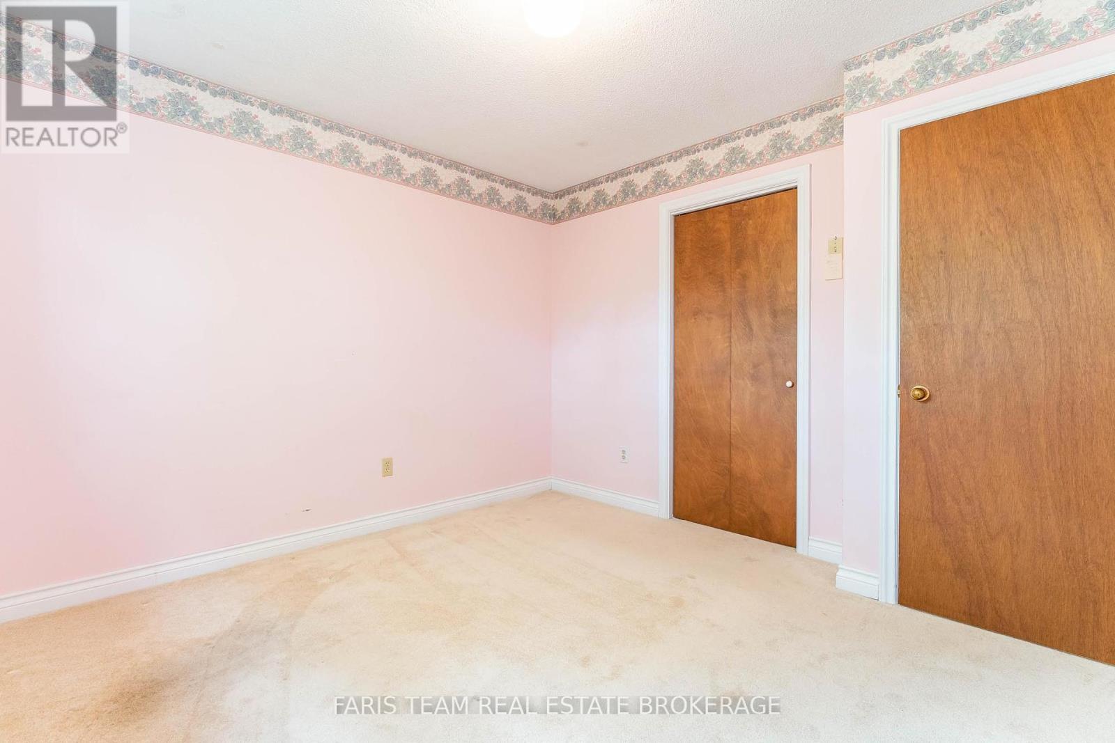 Photo 25 of 53 Maple Drive, Orillia ON