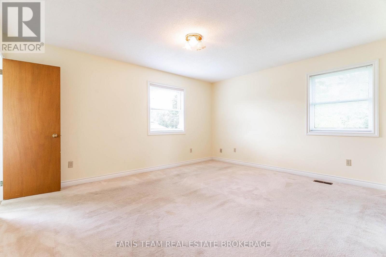 Photo 20 of 53 Maple Drive, Orillia ON