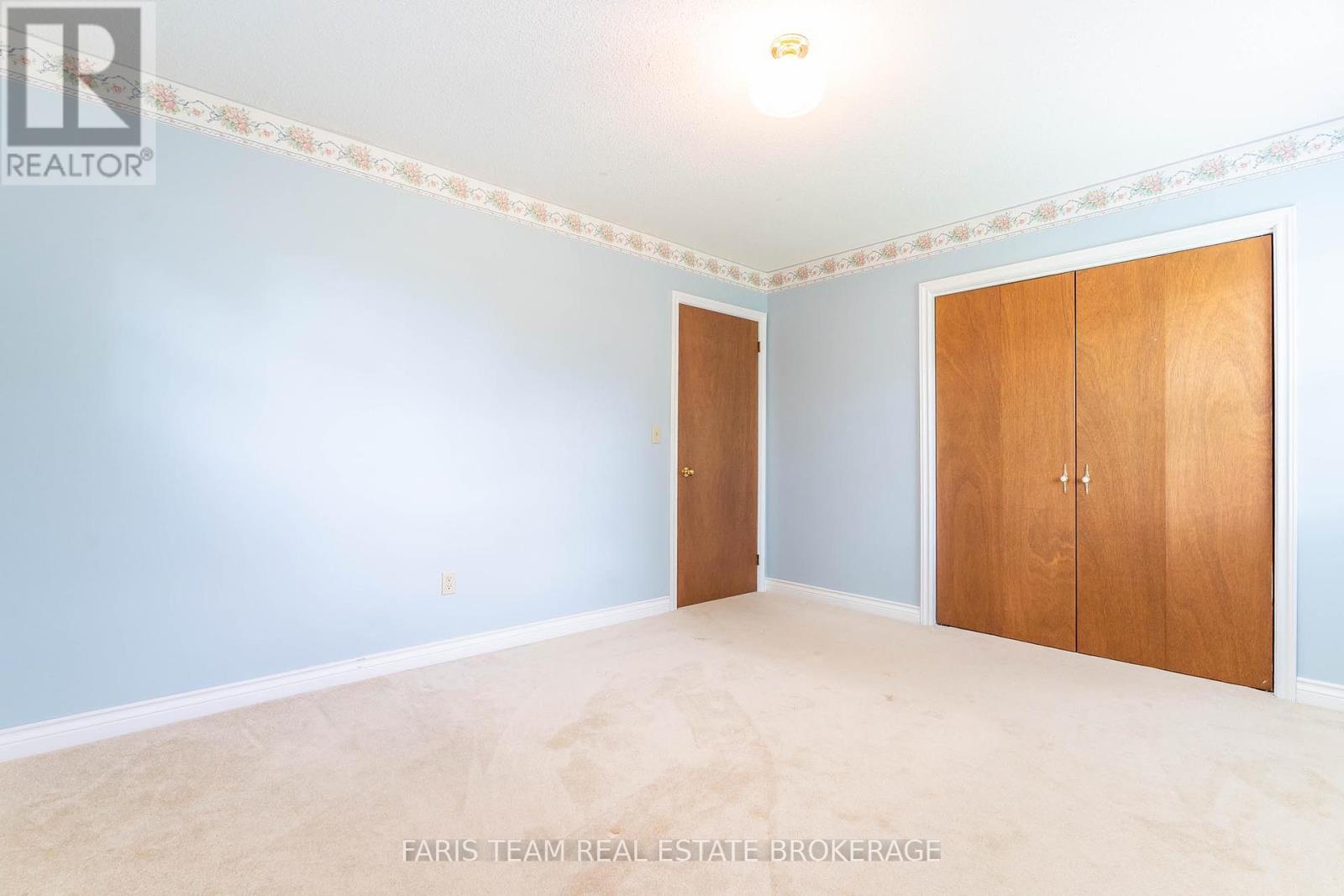 Photo 27 of 53 Maple Drive, Orillia ON