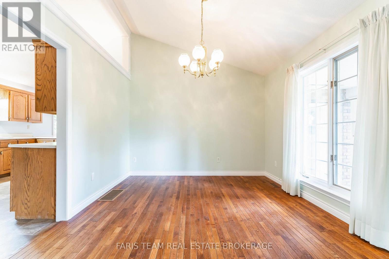 Photo 13 of 53 Maple Drive, Orillia ON