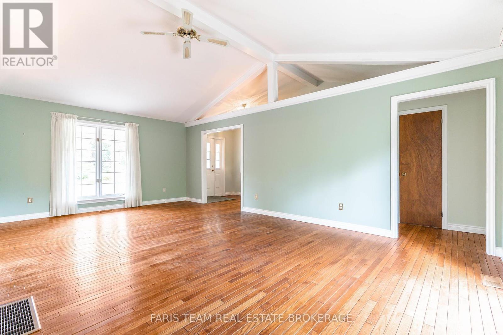 Photo 18 of 53 Maple Drive, Orillia ON