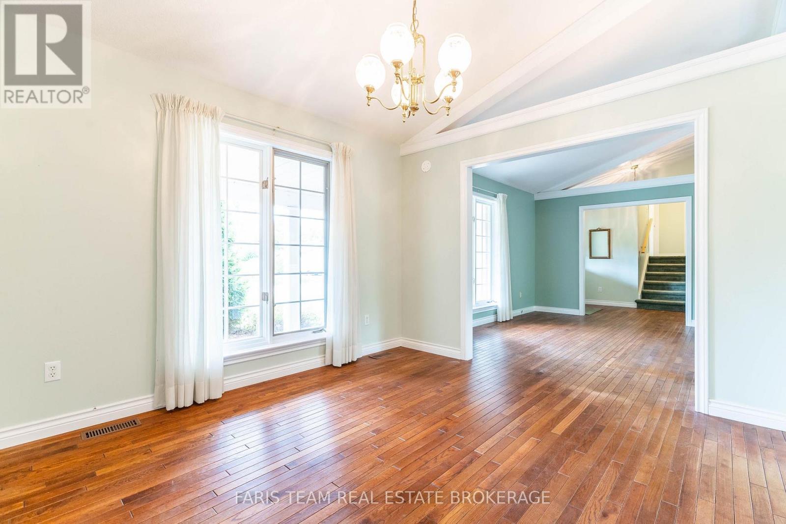 Photo 15 of 53 Maple Drive, Orillia ON