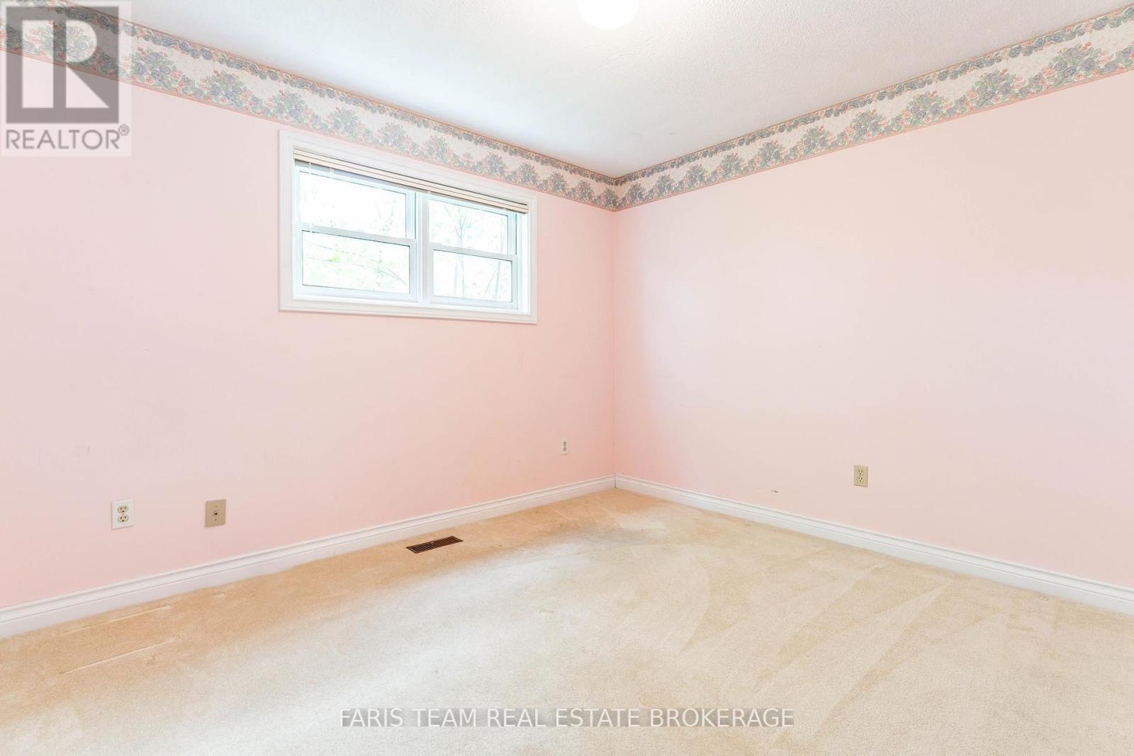 Photo 24 of 53 Maple Drive, Orillia ON