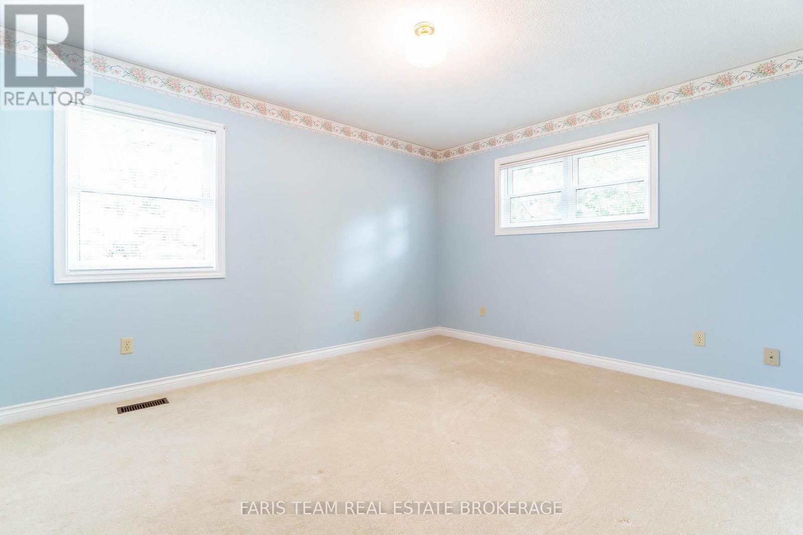 Photo 26 of 53 Maple Drive, Orillia ON