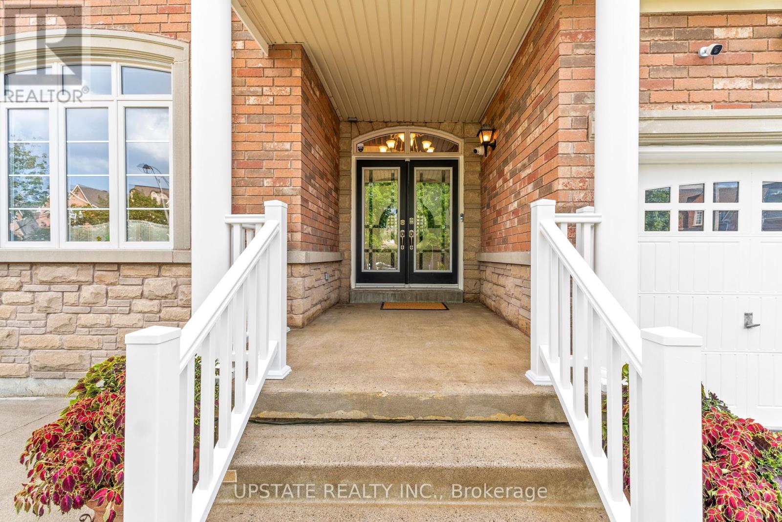 Photo 3 of 22 Saint Hubert Drive, Brampton ON