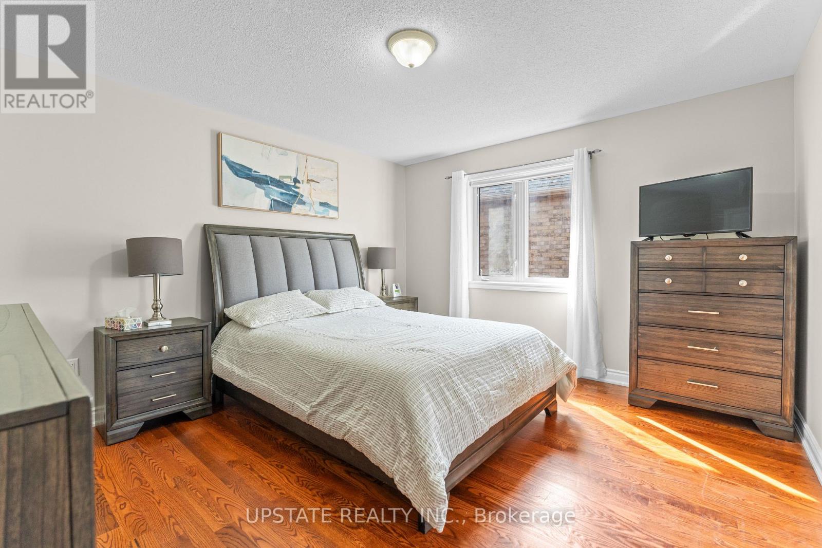 Photo 35 of 22 Saint Hubert Drive, Brampton ON