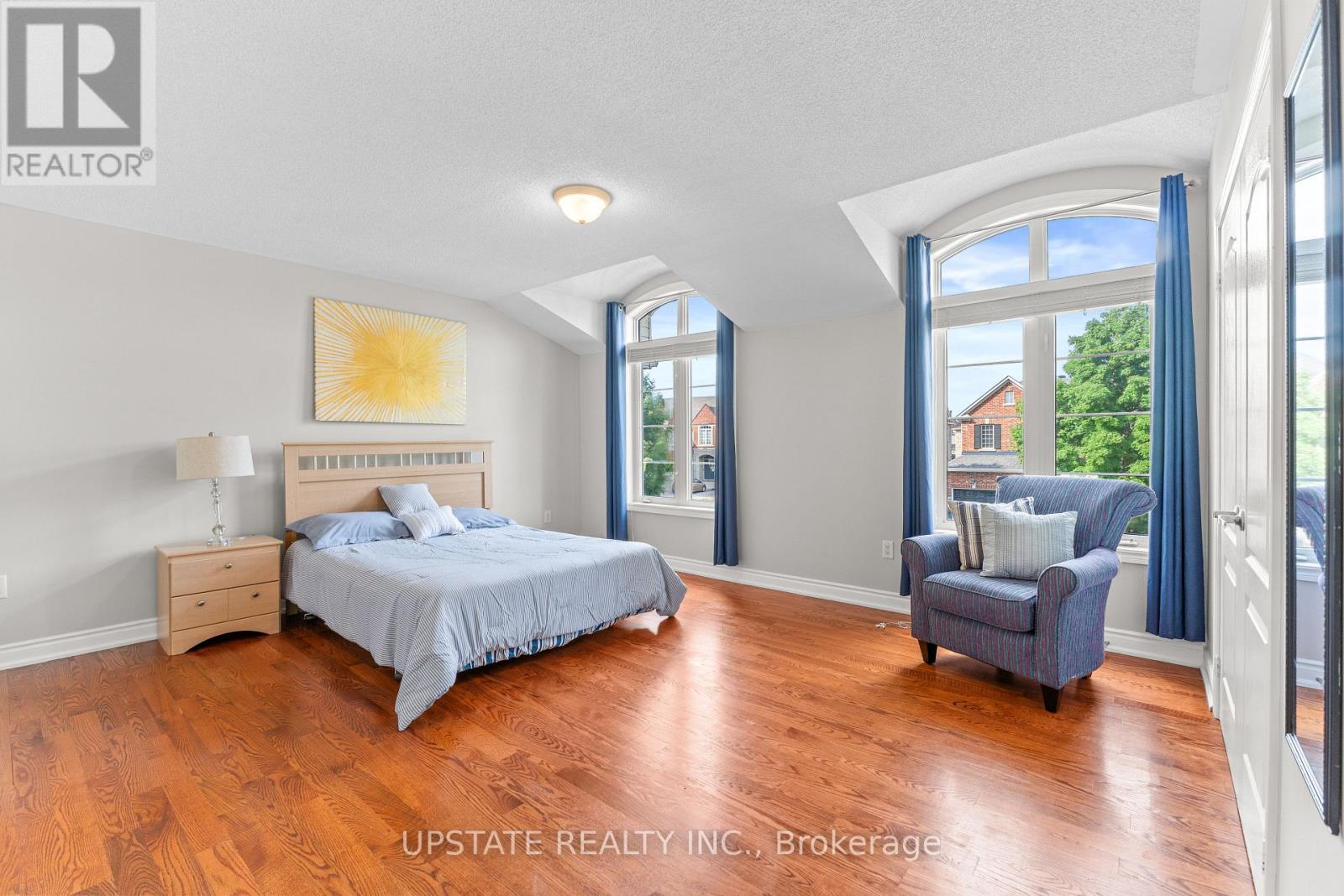 Photo 31 of 22 Saint Hubert Drive, Brampton ON