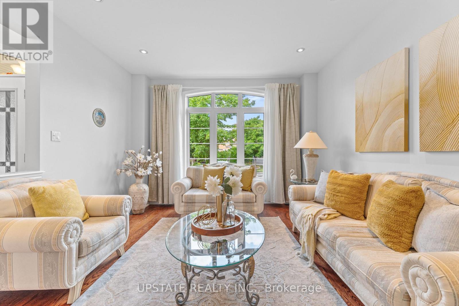 Photo 5 of 22 Saint Hubert Drive, Brampton ON