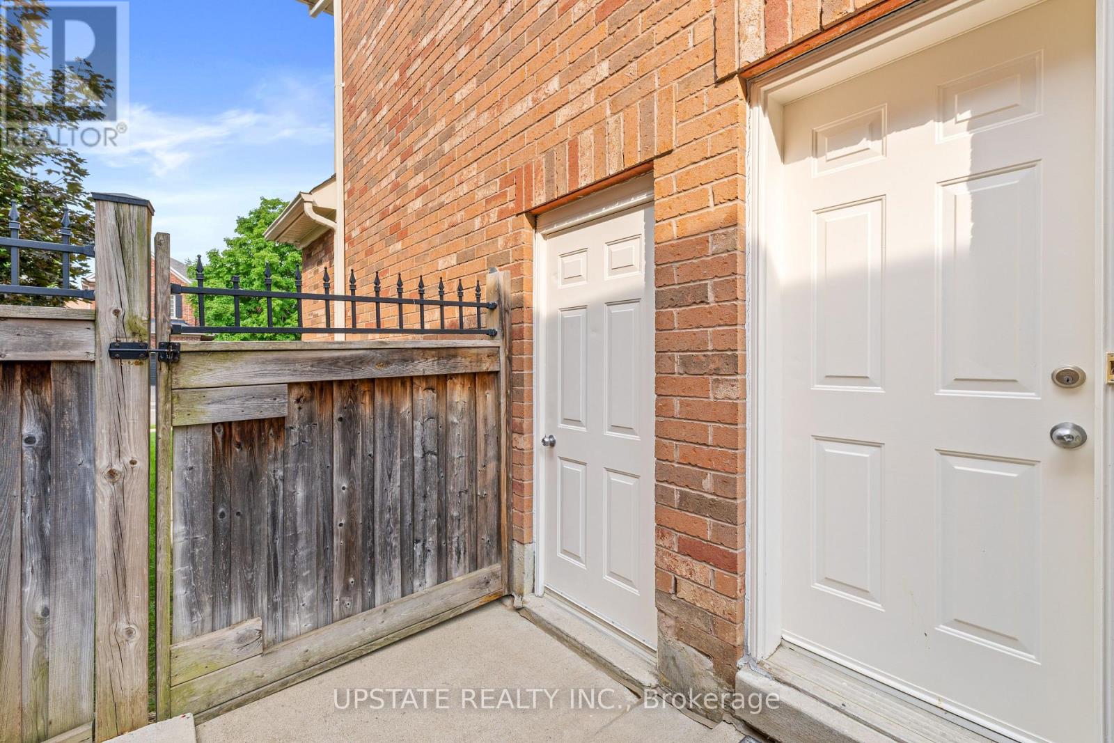 Photo 39 of 22 Saint Hubert Drive, Brampton ON