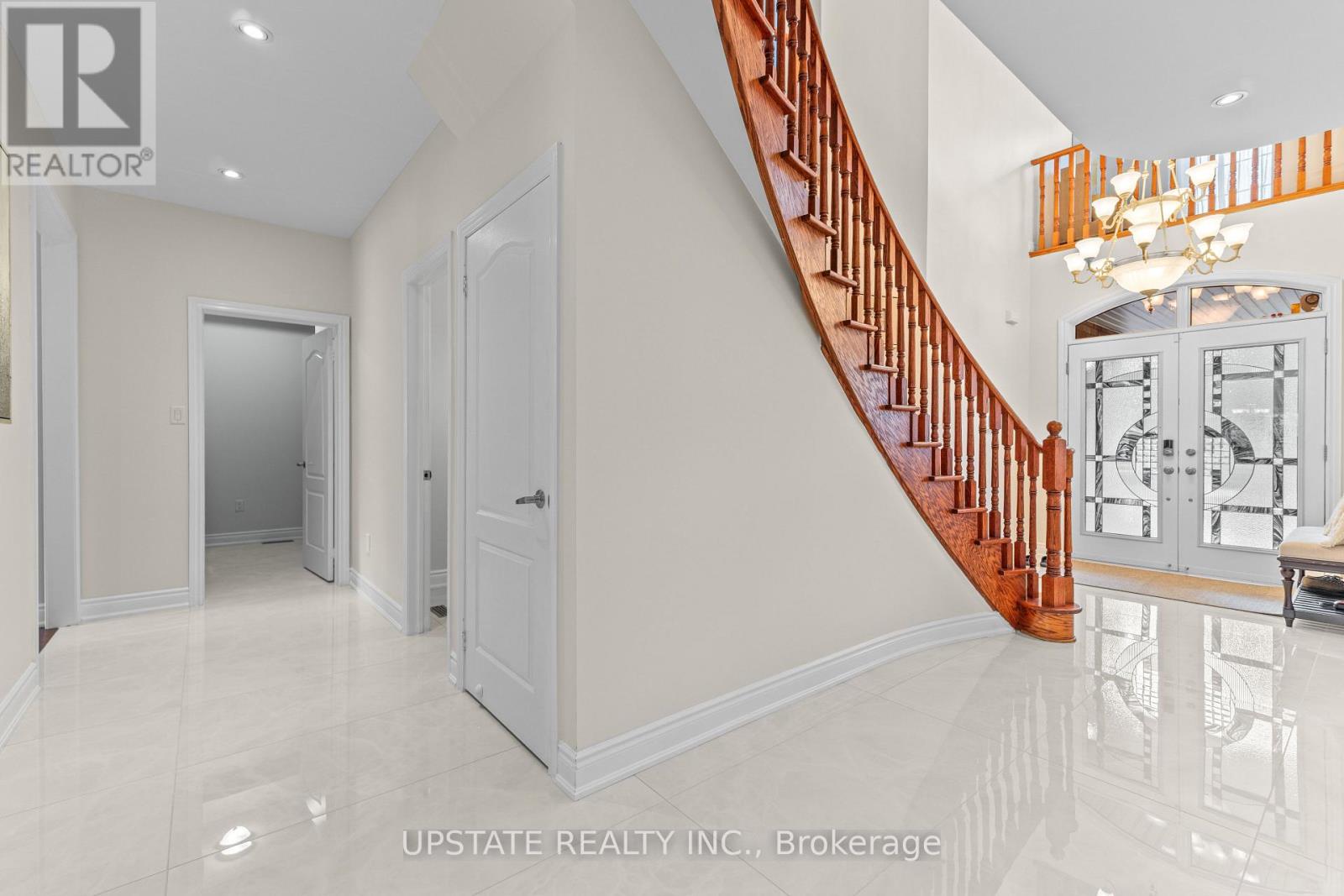 Photo 7 of 22 Saint Hubert Drive, Brampton ON