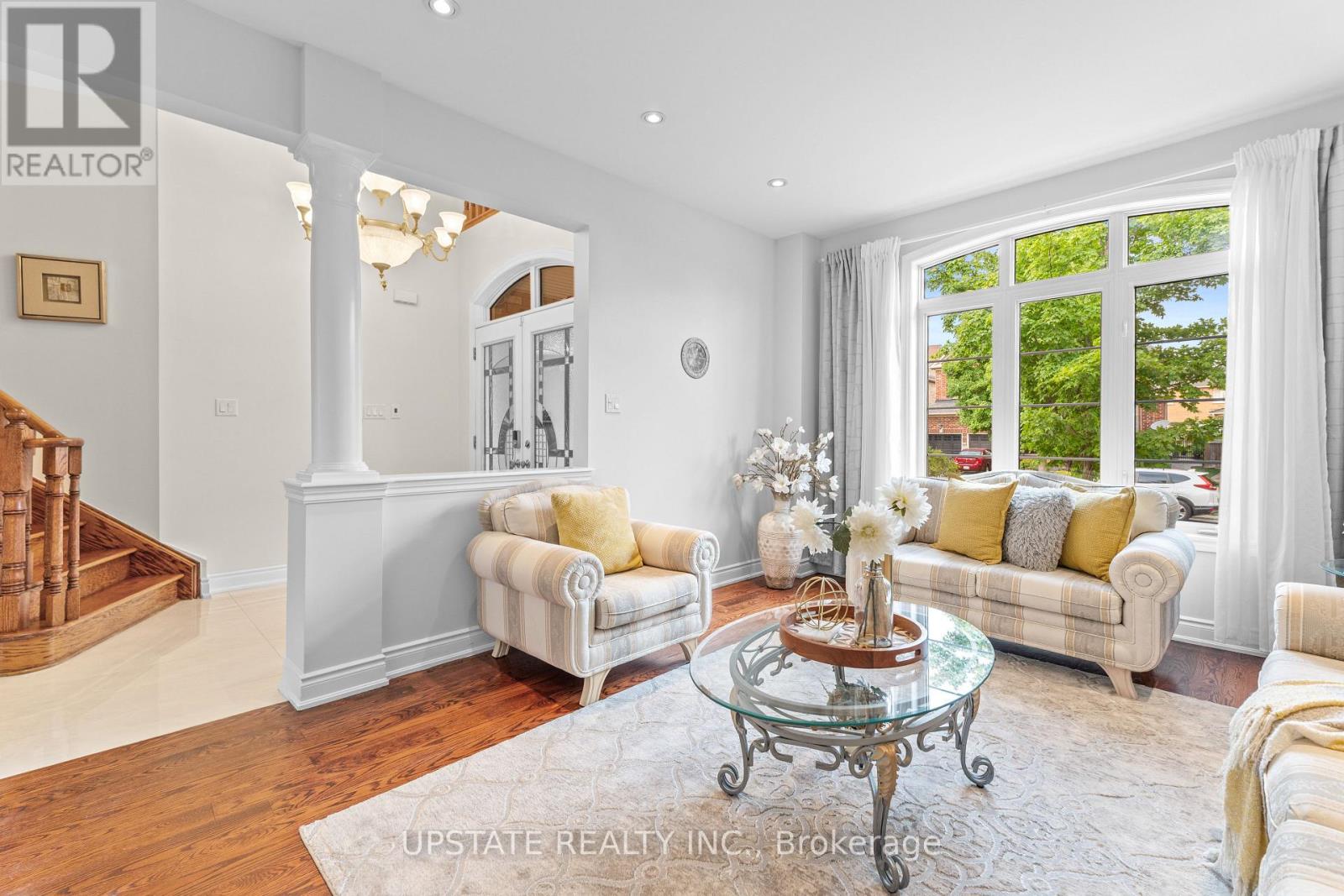 Photo 6 of 22 Saint Hubert Drive, Brampton ON