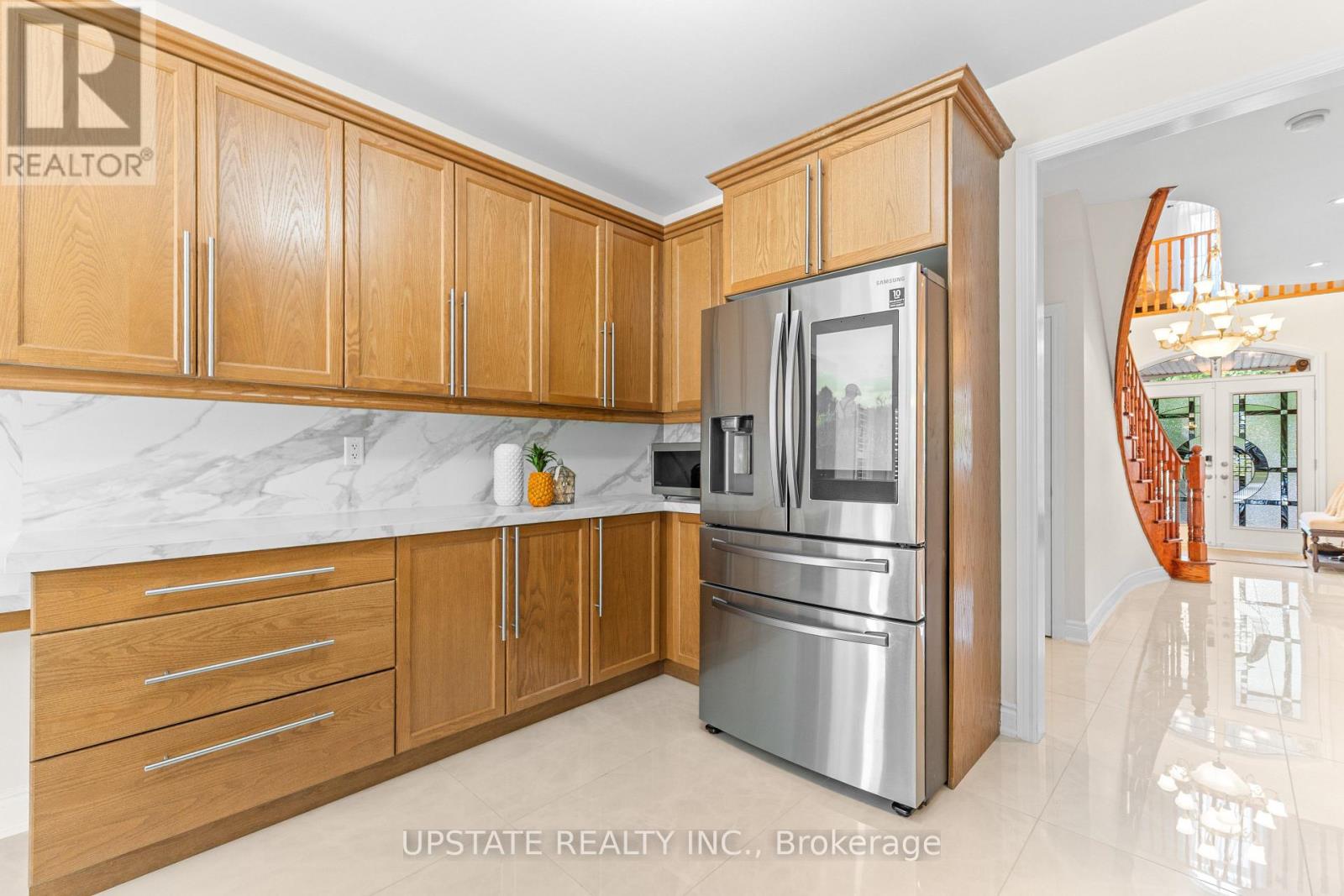 Photo 12 of 22 Saint Hubert Drive, Brampton ON