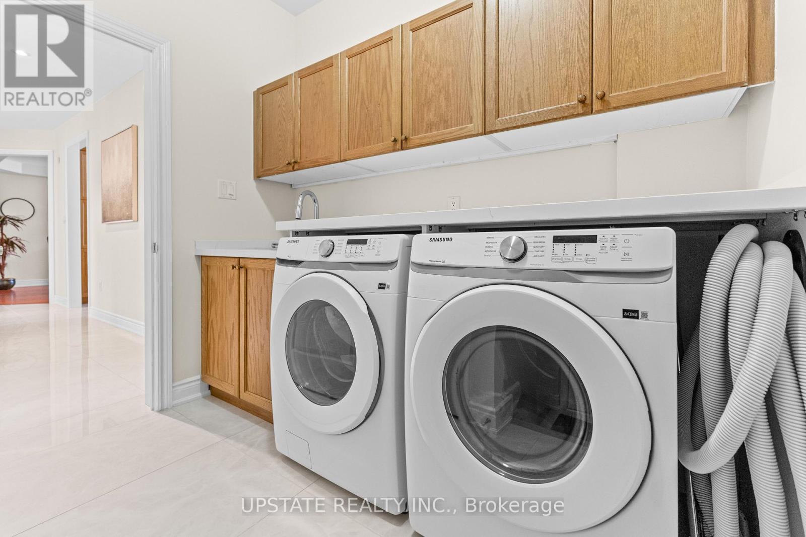 Photo 19 of 22 Saint Hubert Drive, Brampton ON