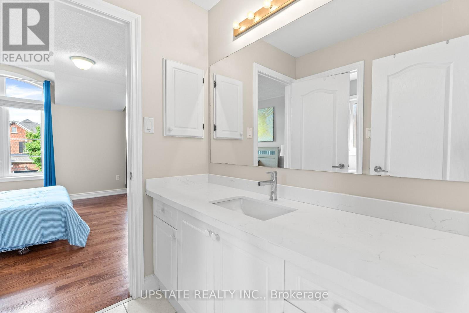 Photo 33 of 22 Saint Hubert Drive, Brampton ON