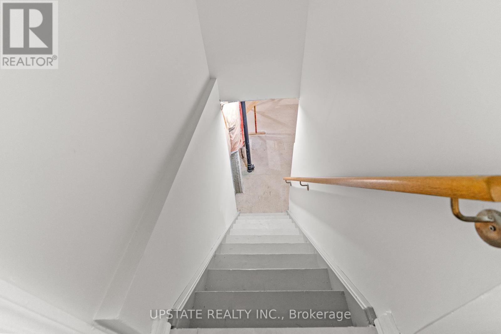 Photo 40 of 22 Saint Hubert Drive, Brampton ON
