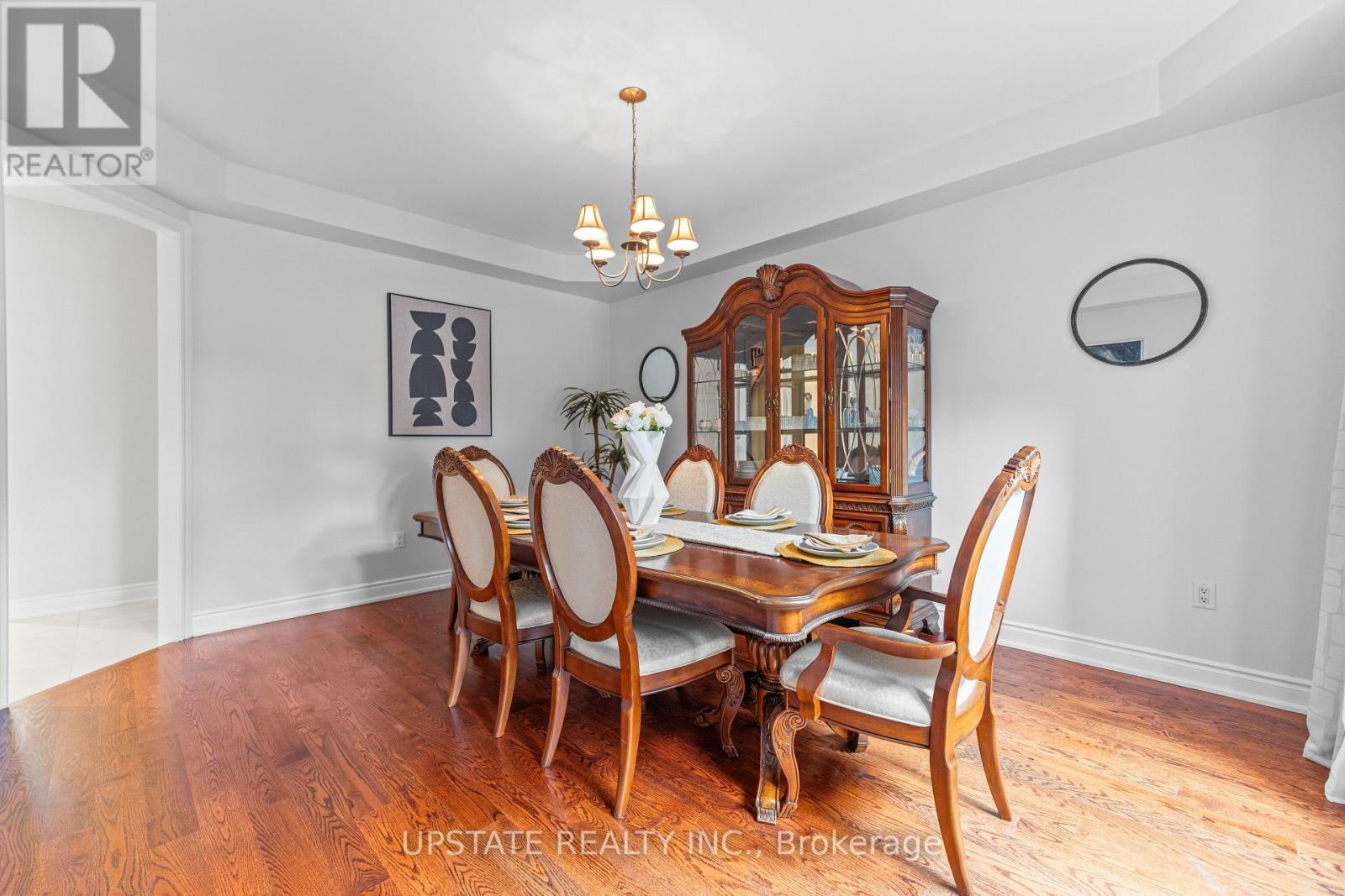 Photo 9 of 22 Saint Hubert Drive, Brampton ON