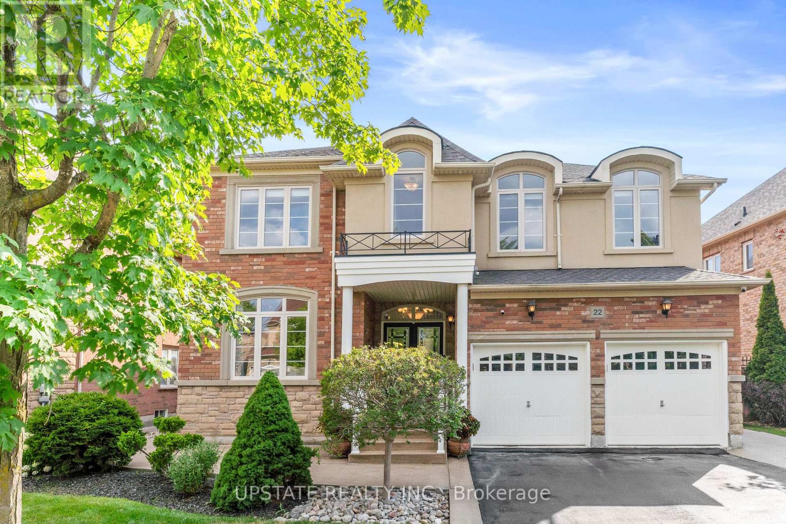 Photo 2 of 22 Saint Hubert Drive, Brampton ON