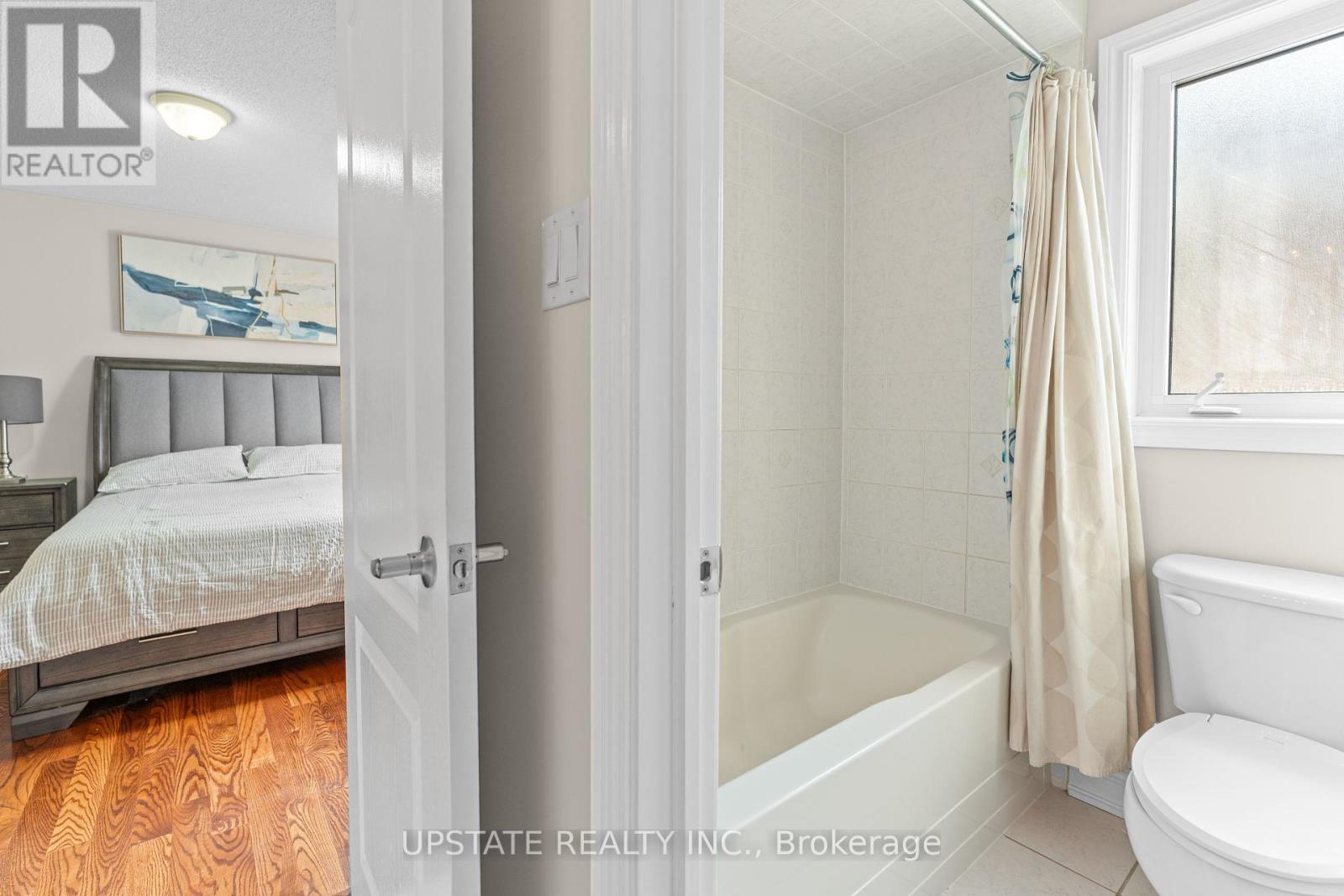 Photo 34 of 22 Saint Hubert Drive, Brampton ON