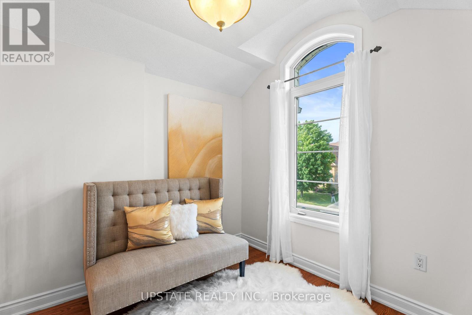 Photo 29 of 22 Saint Hubert Drive, Brampton ON