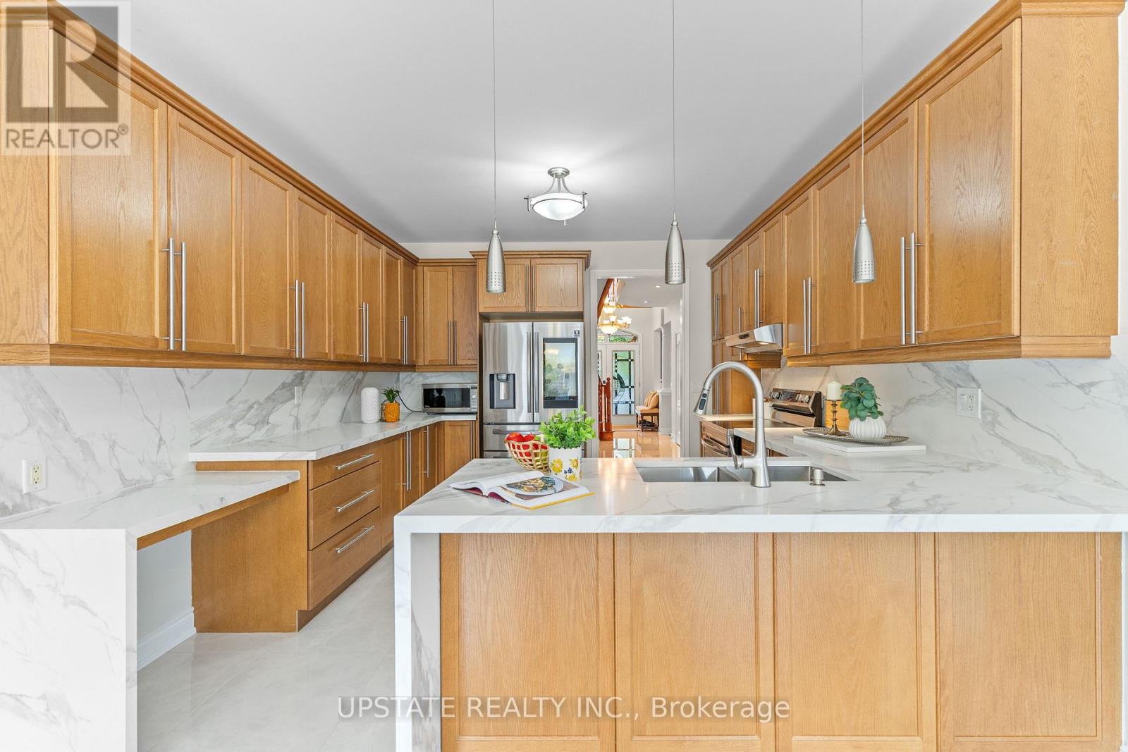 Photo 10 of 22 Saint Hubert Drive, Brampton ON
