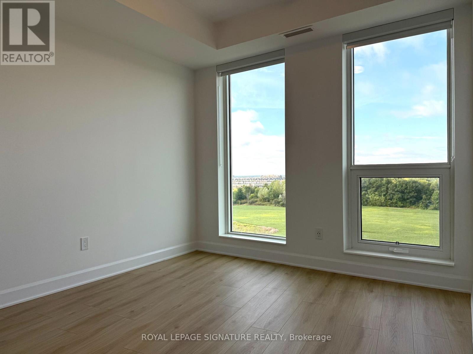 Photo 10 of 813 3240 William Coltson Avenue, Oakville ON