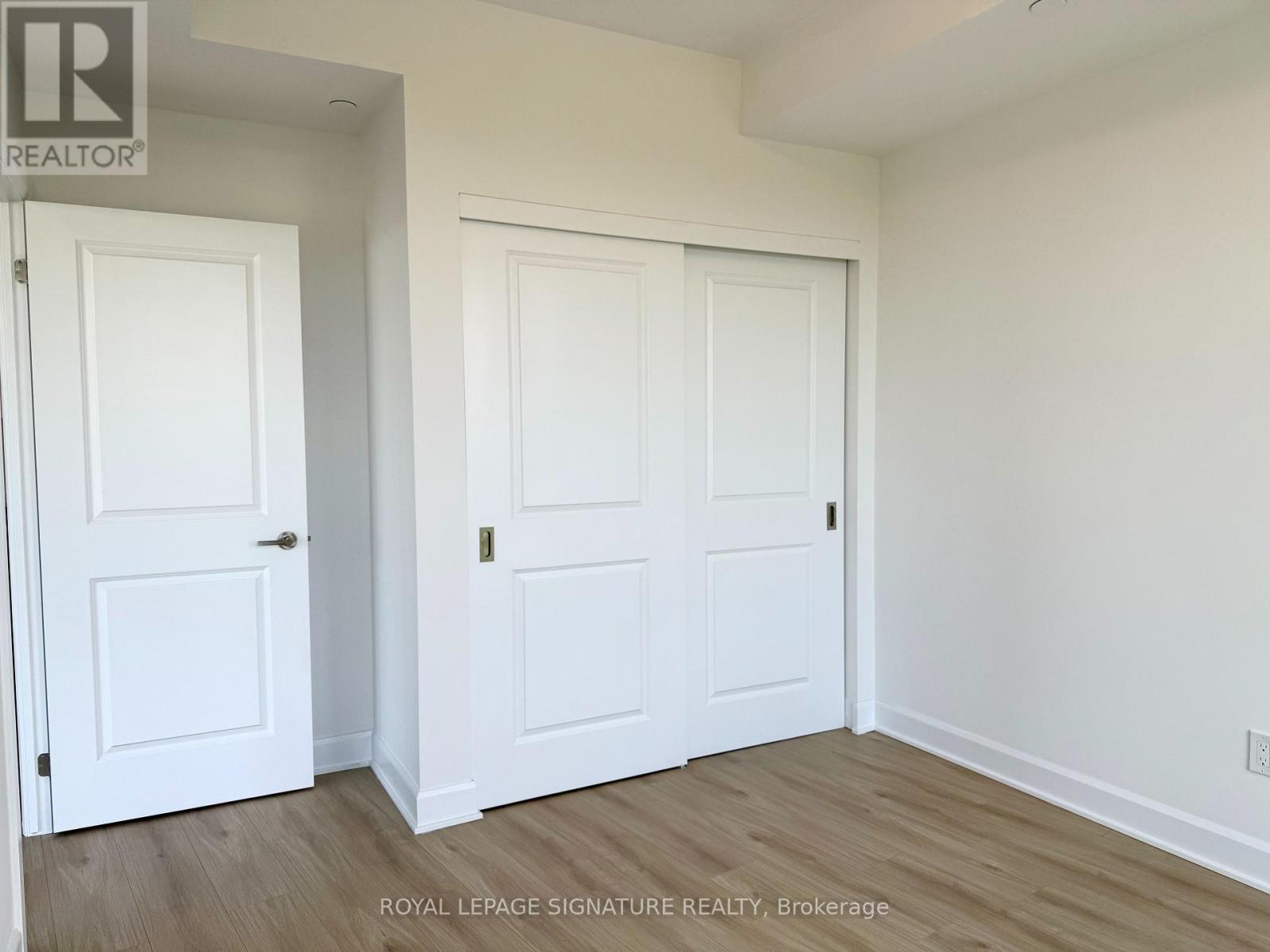 Photo 9 of 813 3240 William Coltson Avenue, Oakville ON