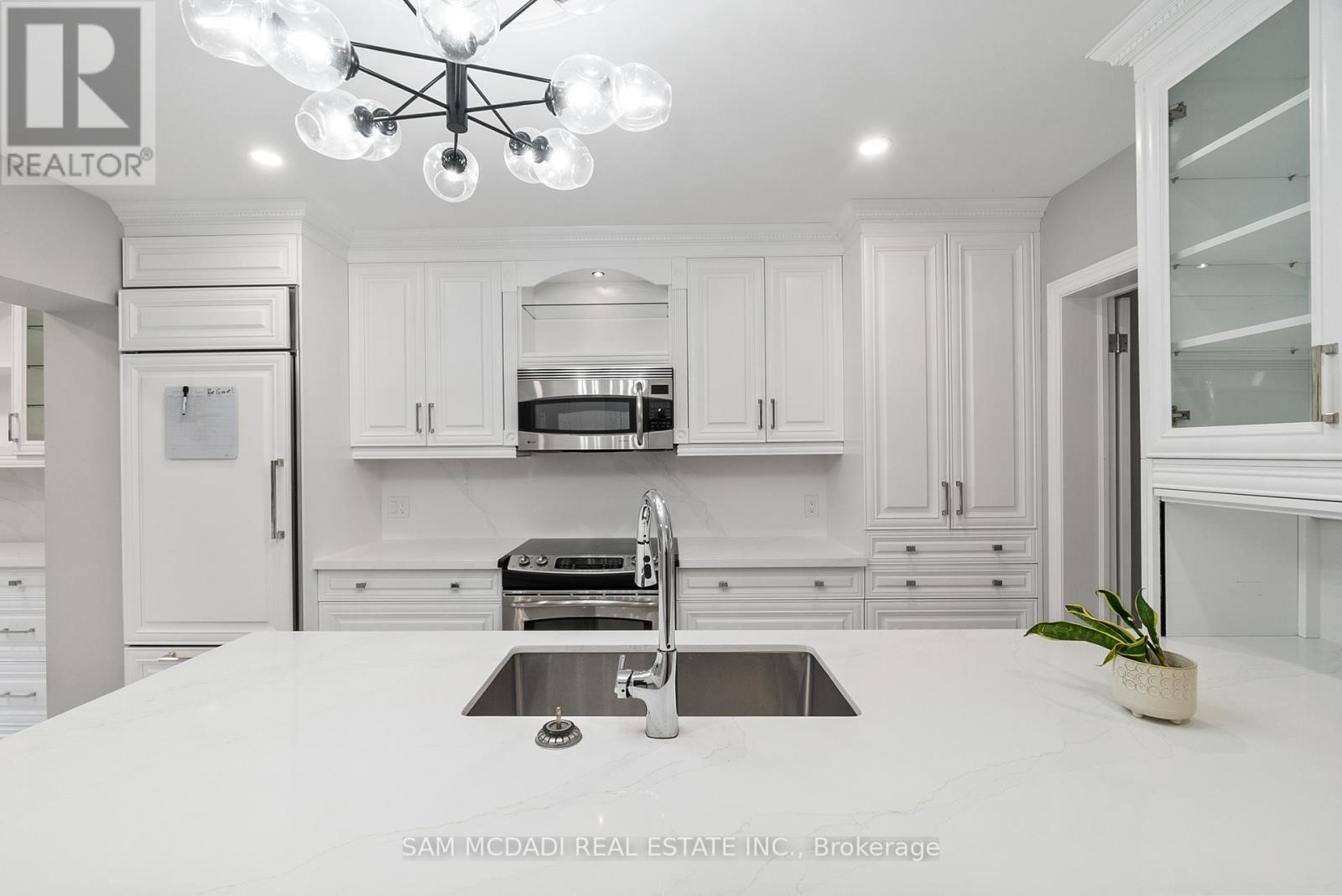 Photo 11 of 474 Bob O Link Road, Mississauga ON