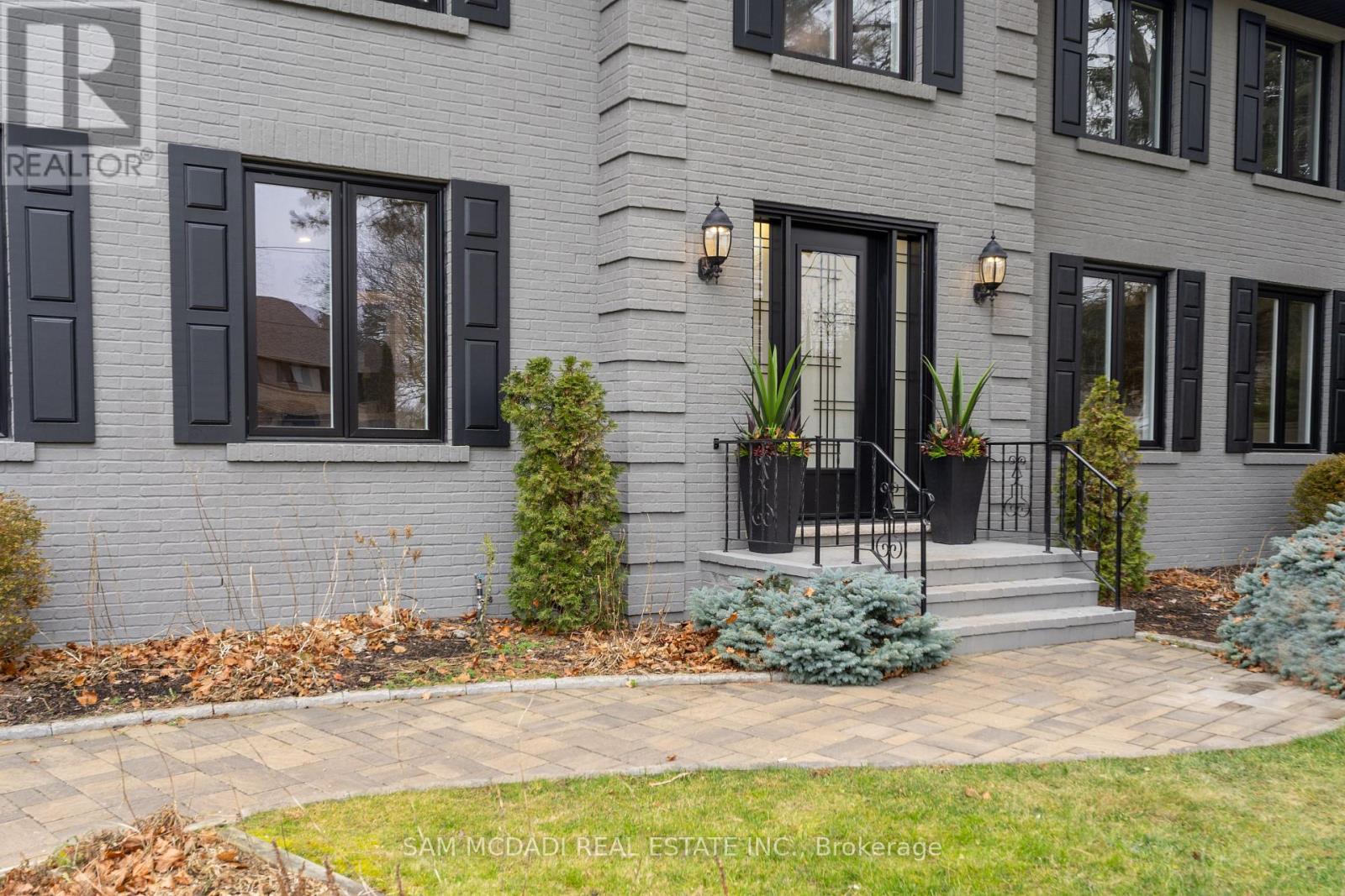 Photo 2 of 474 Bob O Link Road, Mississauga ON