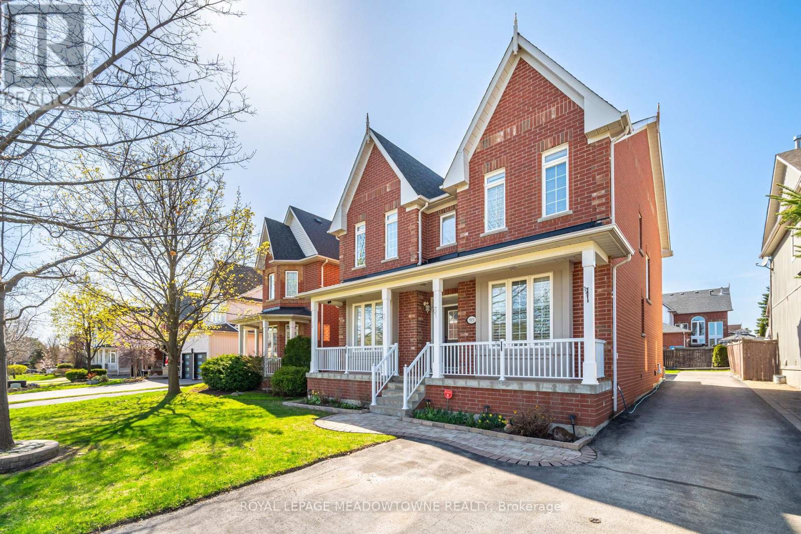 Photo 2 of 915 Gaslight Way, Mississauga ON