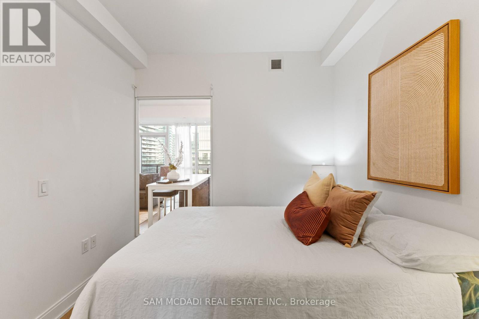 Photo 10 of 1405 65 Annie Craig Drive, Toronto ON