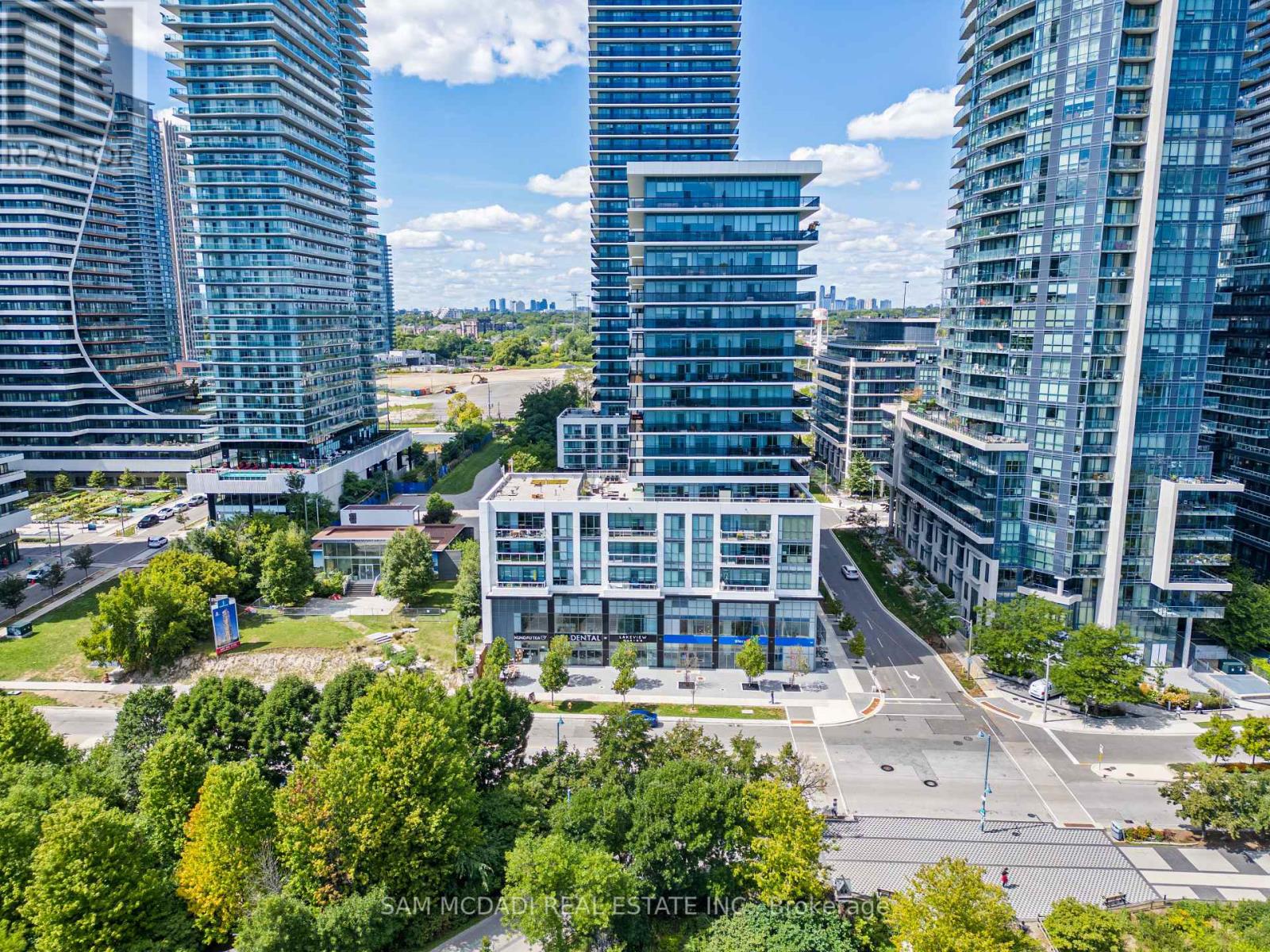 Photo 2 of 1405 65 Annie Craig Drive, Toronto ON