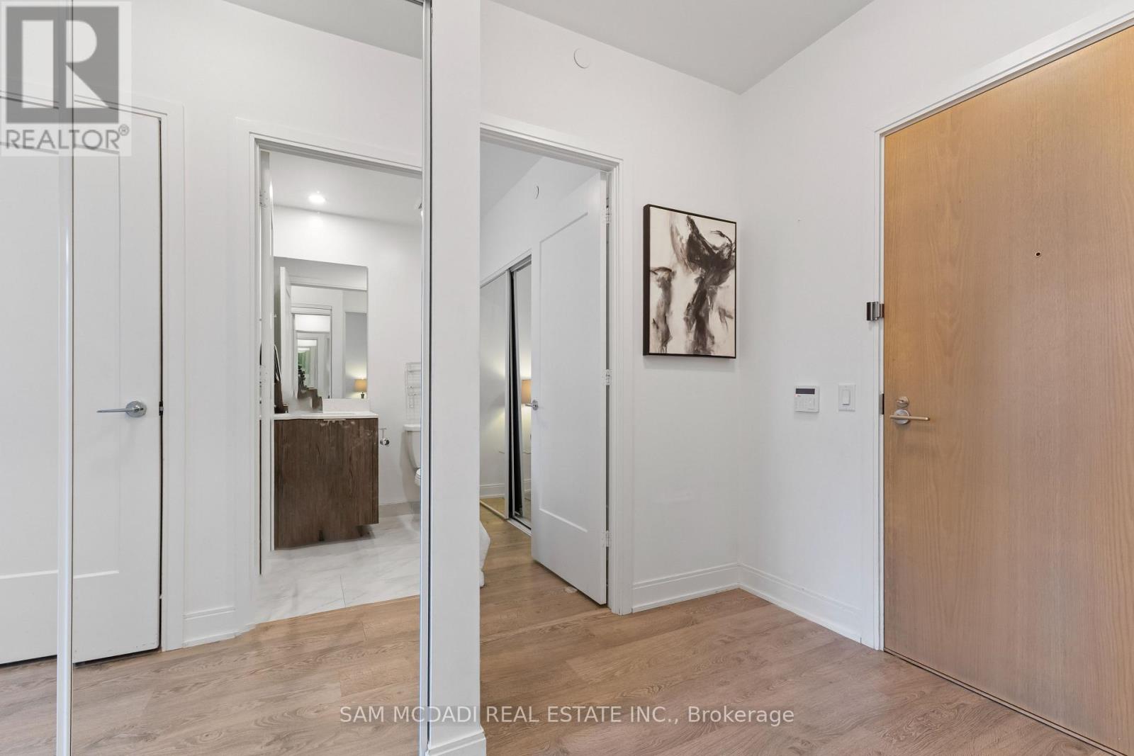 Photo 4 of 1405 65 Annie Craig Drive, Toronto ON
