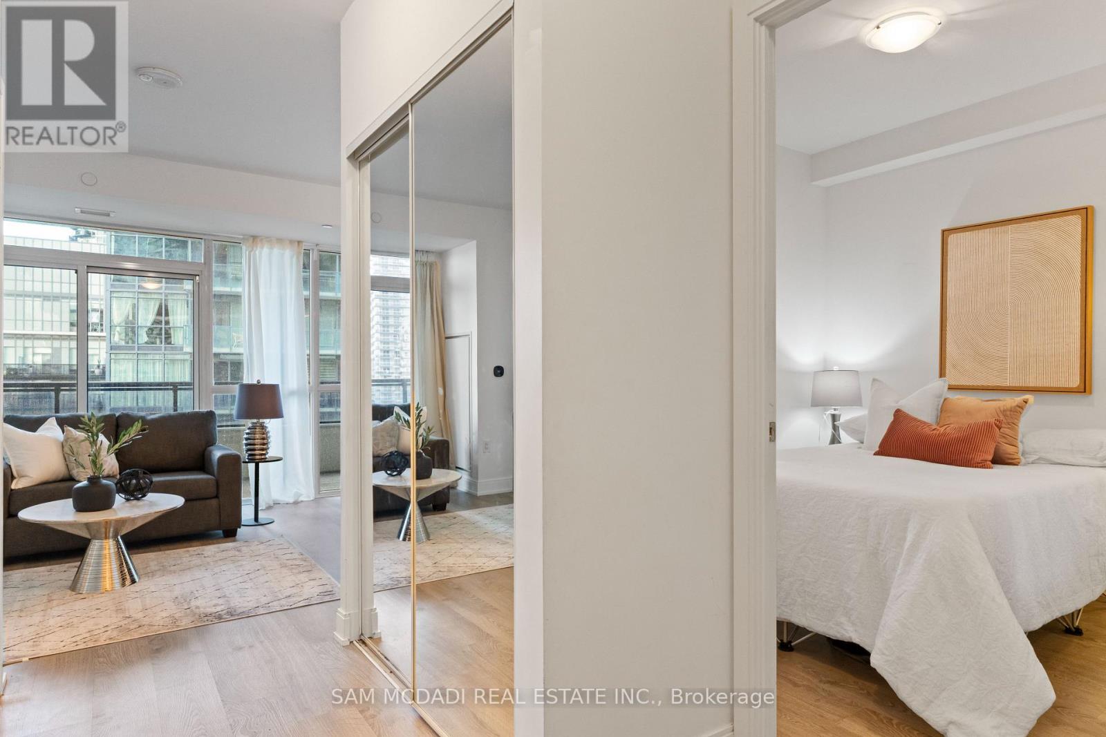 Photo 8 of 1405 65 Annie Craig Drive, Toronto ON