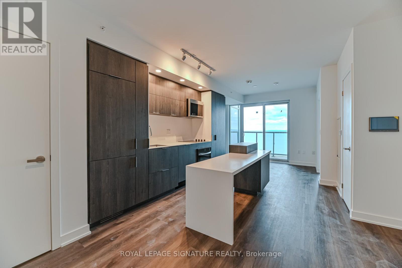 Photo 3 of 1606 370 Martha Street, Burlington ON