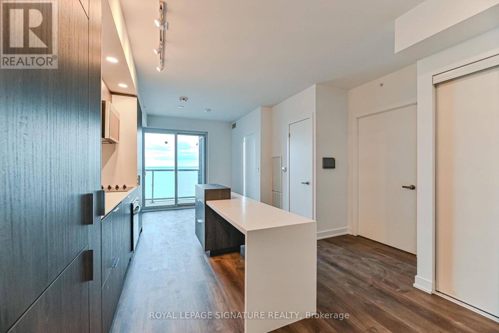 Photo 4 of 1606 370 Martha Street, Burlington ON