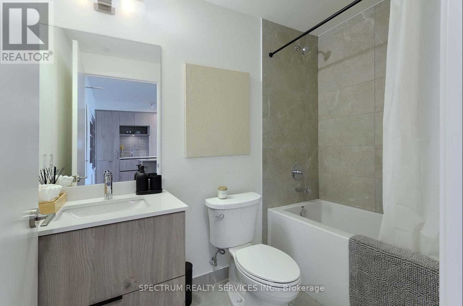 Photo 17 of 1028 2 David Eyer Road, Richmond Hill ON