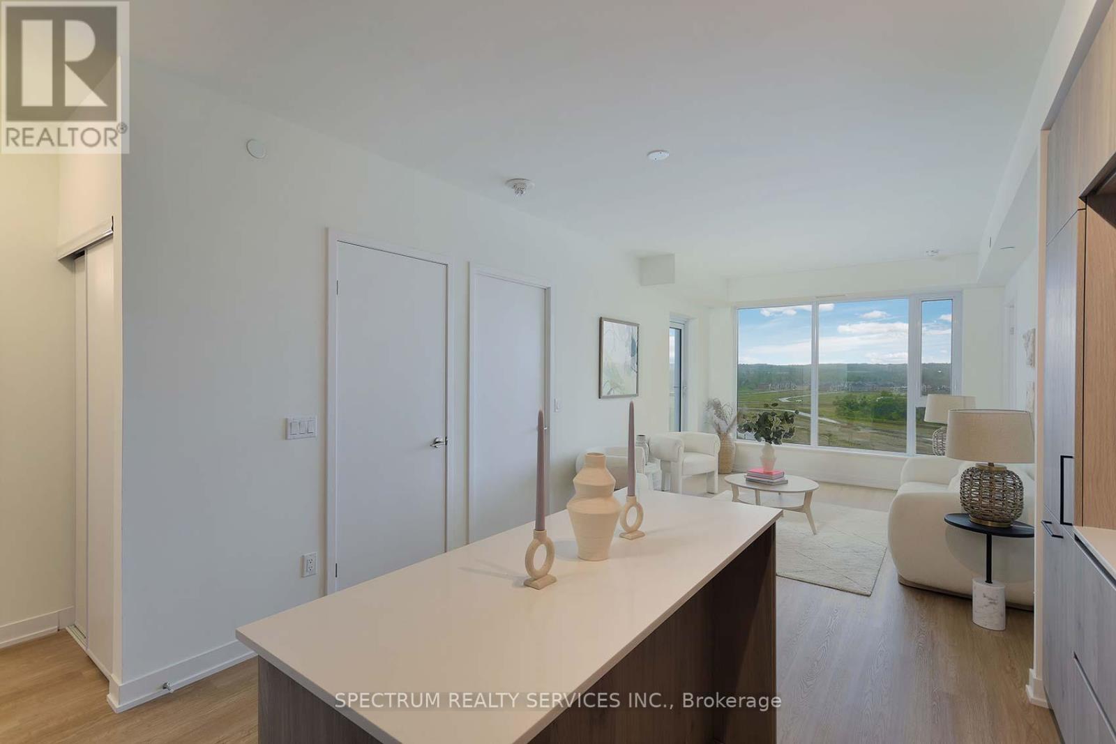 Photo 9 of 1028 2 David Eyer Road, Richmond Hill ON
