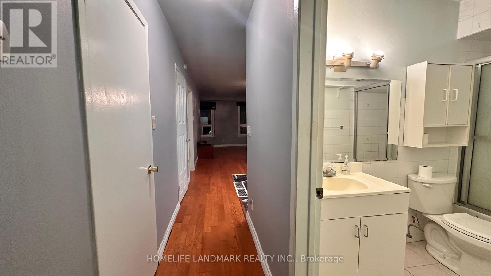 Photo 13 of 1171 B Lakeshore Road E, Mississauga ON