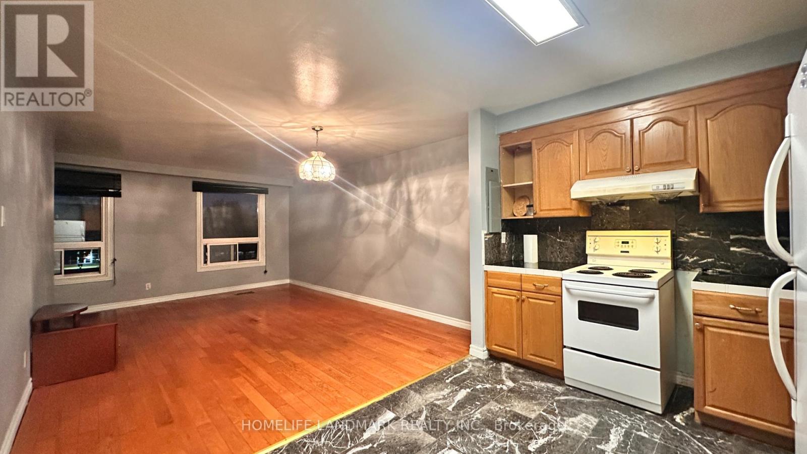 Photo 2 of 1171 B Lakeshore Road E, Mississauga ON