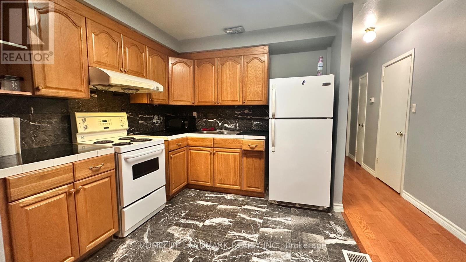 Photo 9 of 1171 B Lakeshore Road E, Mississauga ON