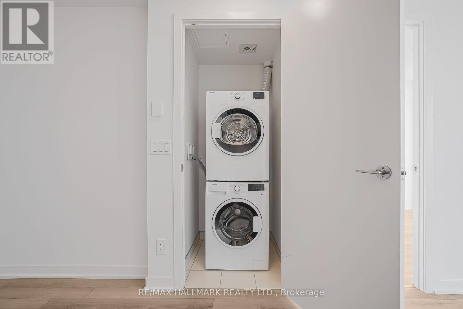 Photo 5 of 804 3079 Trafalgar Road, Oakville ON