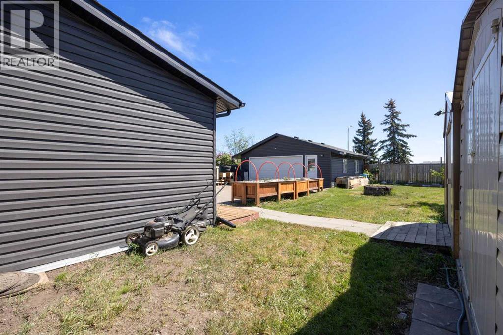 Photo 6 of 31 Rae Crescent, Fort Mcmurray AB