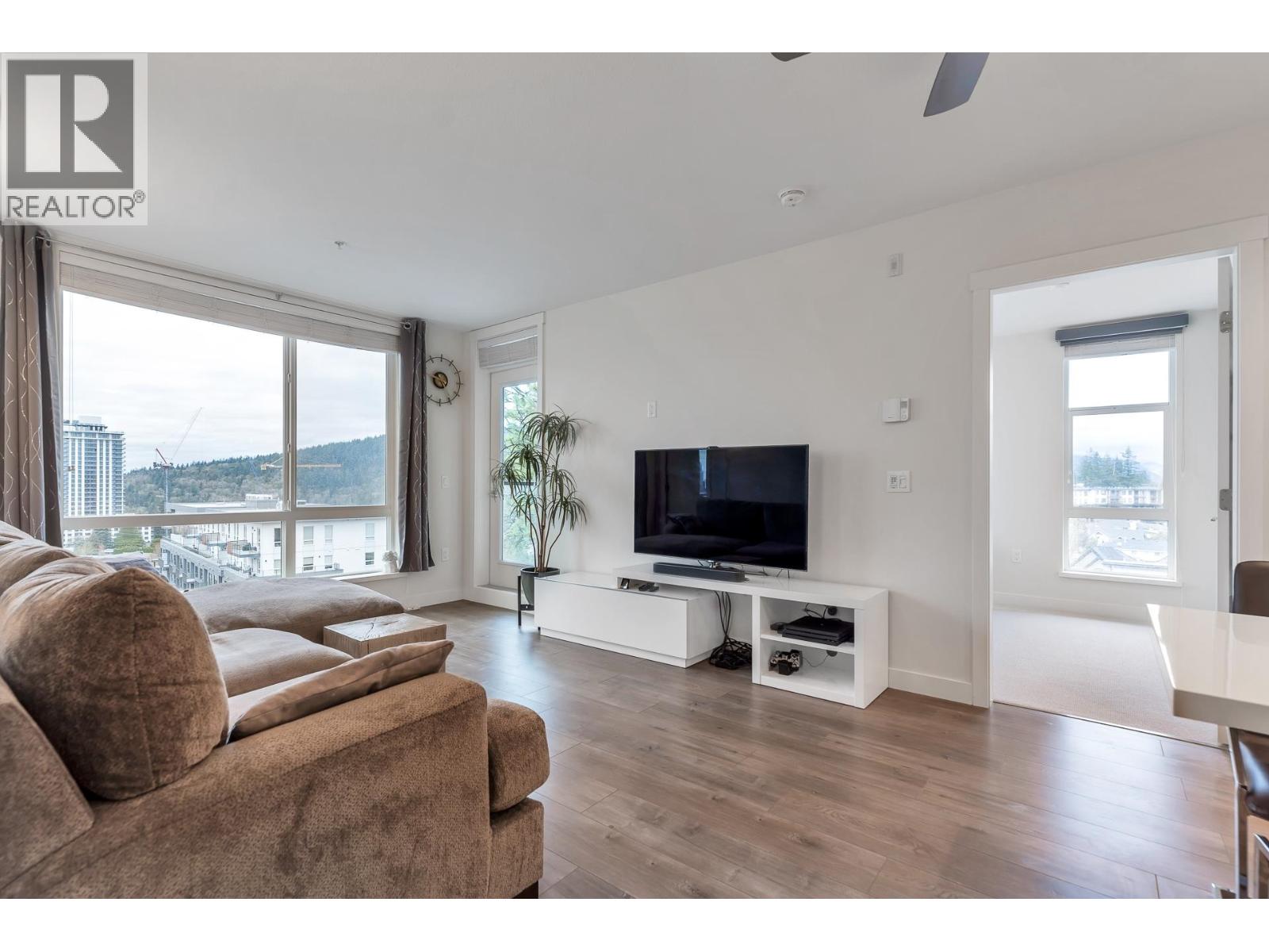 611 707 COMO LAKE AVENUE, Coquitlam