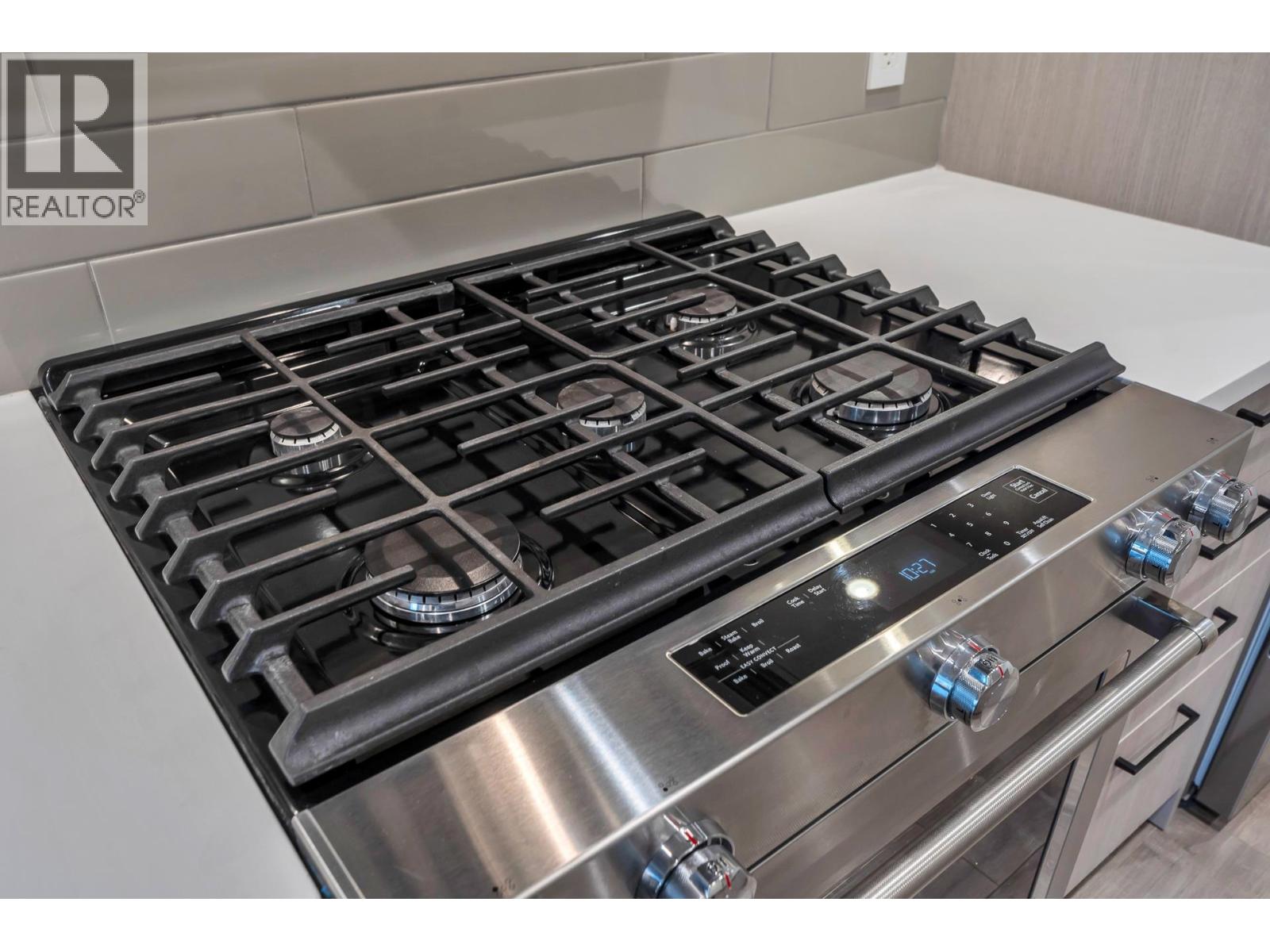 611 707 COMO LAKE AVENUE, Coquitlam