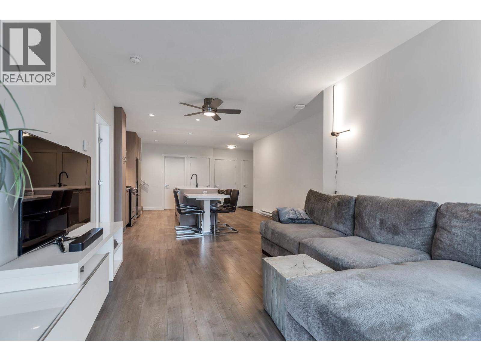 611 707 COMO LAKE AVENUE, Coquitlam